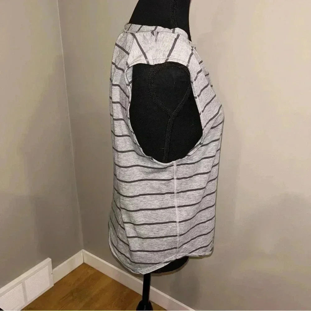 Lululemon Tank - Picture 2 of 4